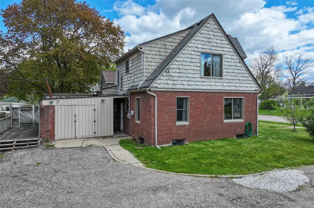 317 E Grand River Avenue Fowlerville Village MI 48836