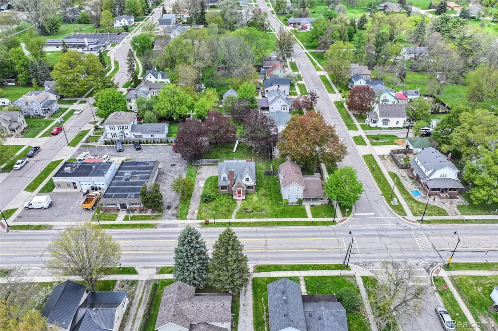 317 E Grand River Avenue Fowlerville Village MI 48836