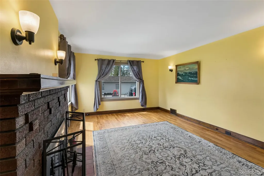 317 E Grand River Avenue Fowlerville Village MI 48836