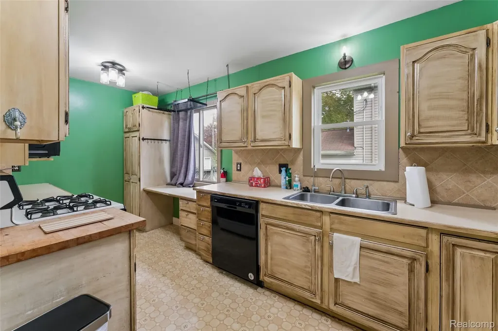 317 E Grand River Avenue Fowlerville Village MI 48836