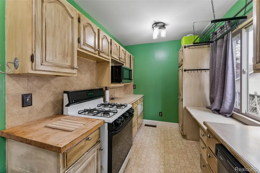 317 E Grand River Avenue Fowlerville Village MI 48836