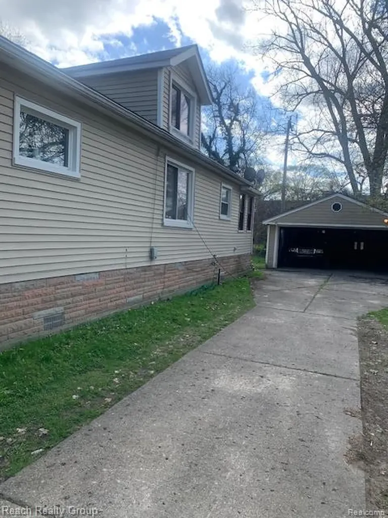 13623 Penrod Street Detroit City MI 48223