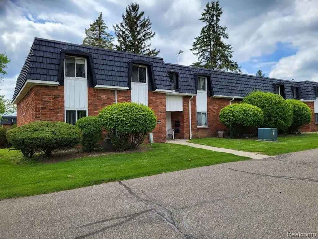 1844 Colonial Village Way Waterford Charter Township MI 48328