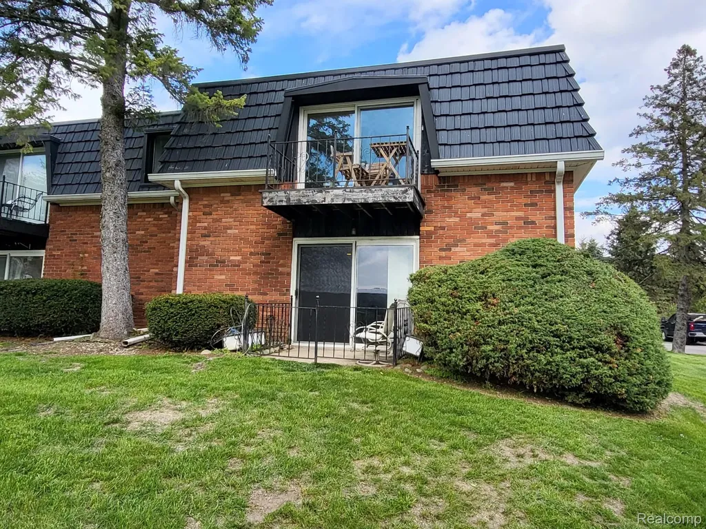 1844 Colonial Village Way Waterford Charter Township MI 48328