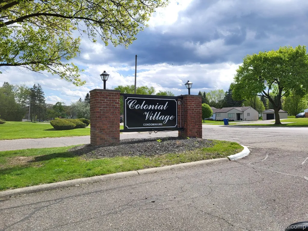 1844 Colonial Village Way Waterford Charter Township MI 48328