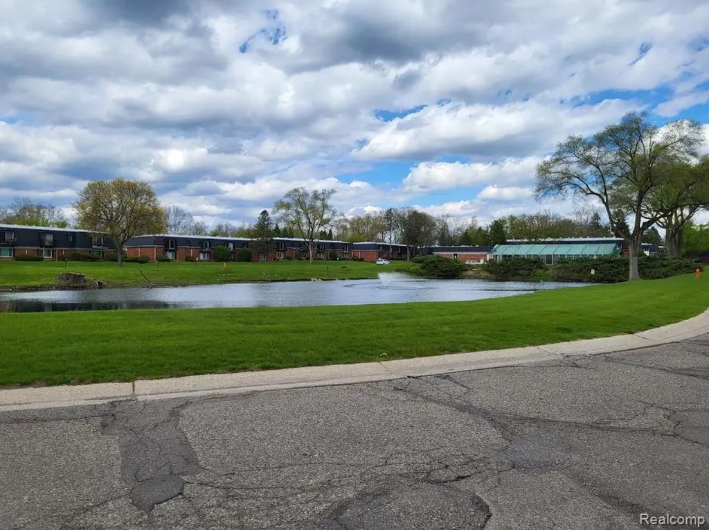 1844 Colonial Village Way Waterford Charter Township MI 48328