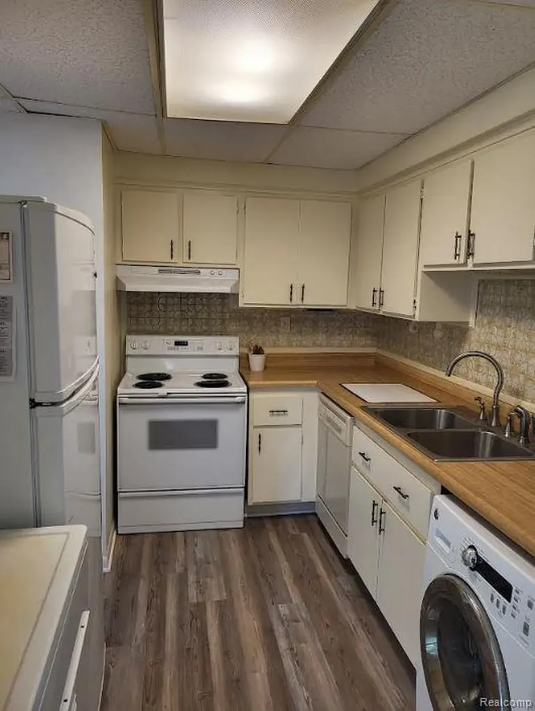 1844 Colonial Village Way Waterford Charter Township MI 48328