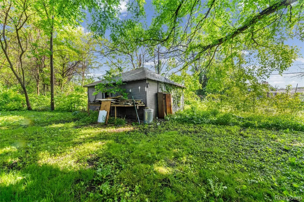 432 Manistique Detroit City MI 48215