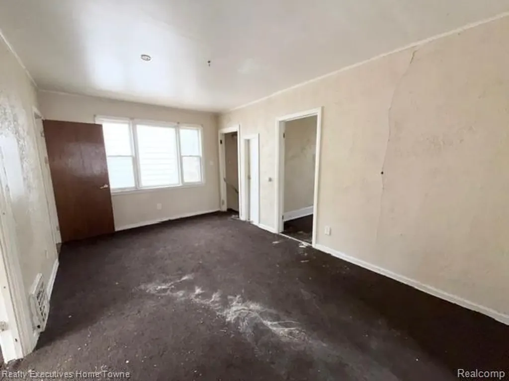 18960 Hamburg Street Detroit City MI 48205
