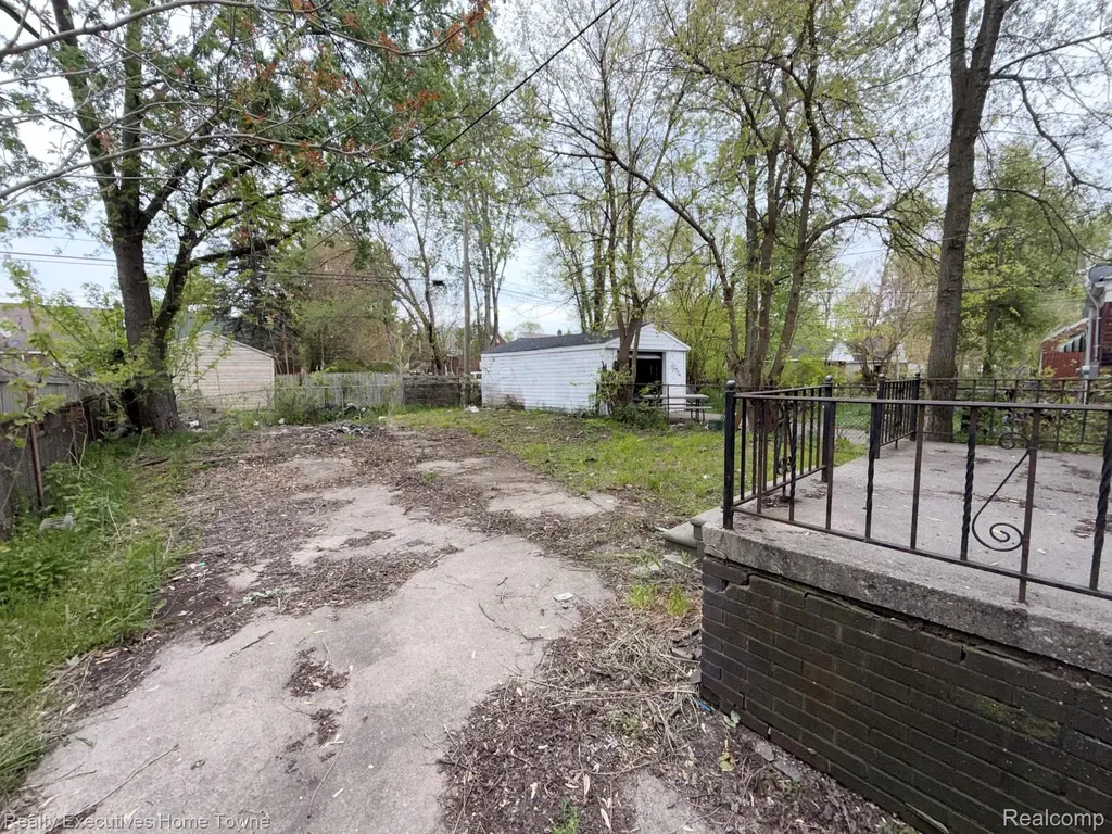 18960 Hamburg Street Detroit City MI 48205