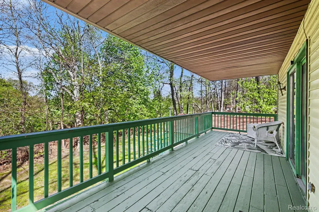 4725 Hickory Drive Highland Charter Township MI 48356