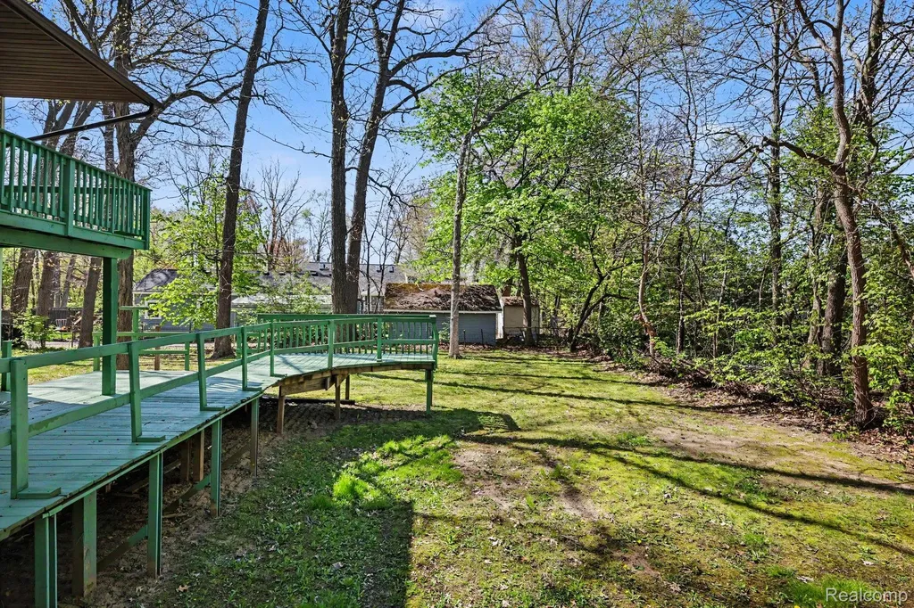 4725 Hickory Drive Highland Charter Township MI 48356