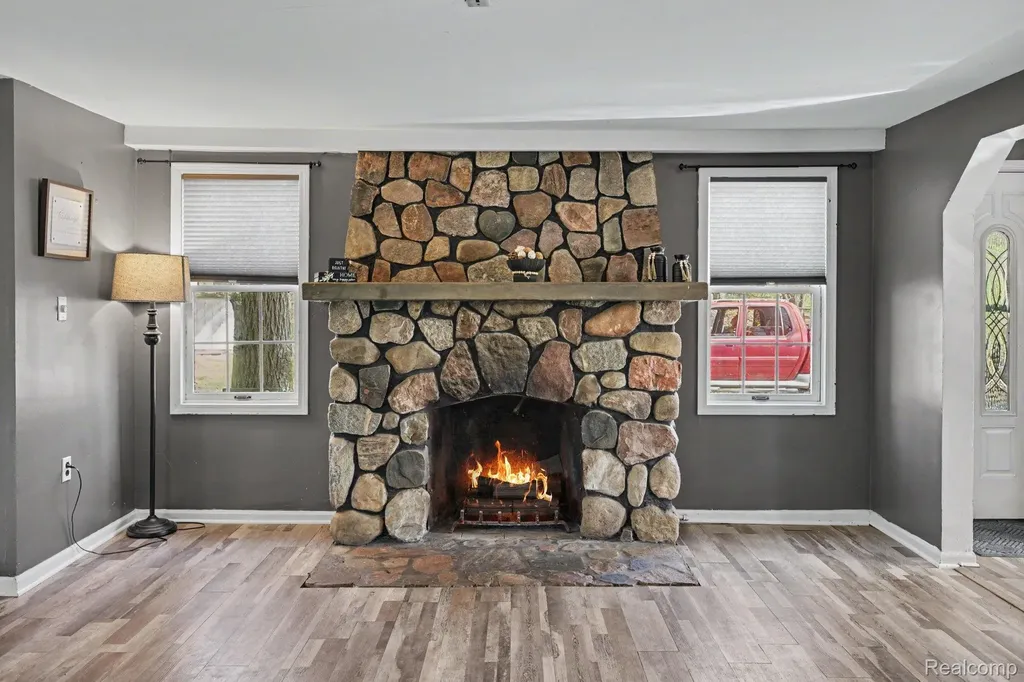 4725 Hickory Drive Highland Charter Township MI 48356