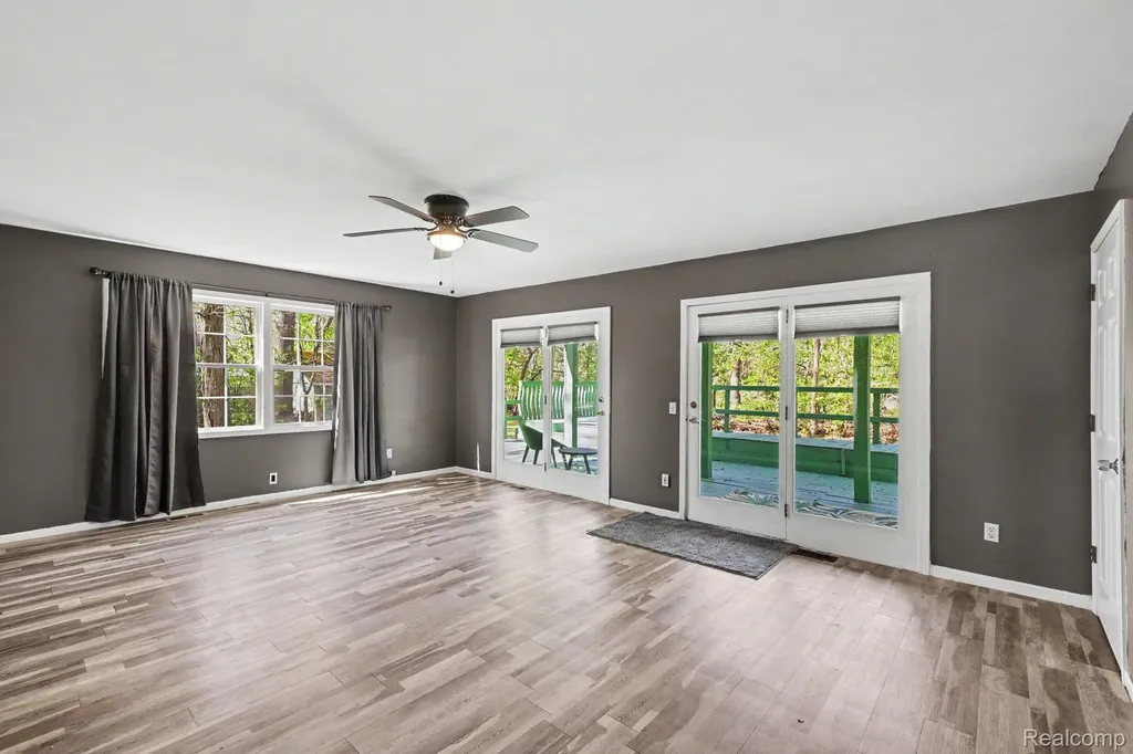 4725 Hickory Drive Highland Charter Township MI 48356