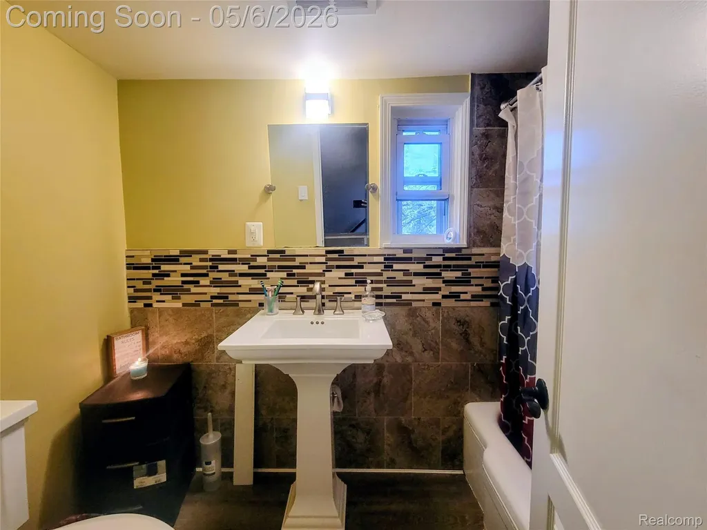 17134 Brady Redford Charter Township MI 48240
