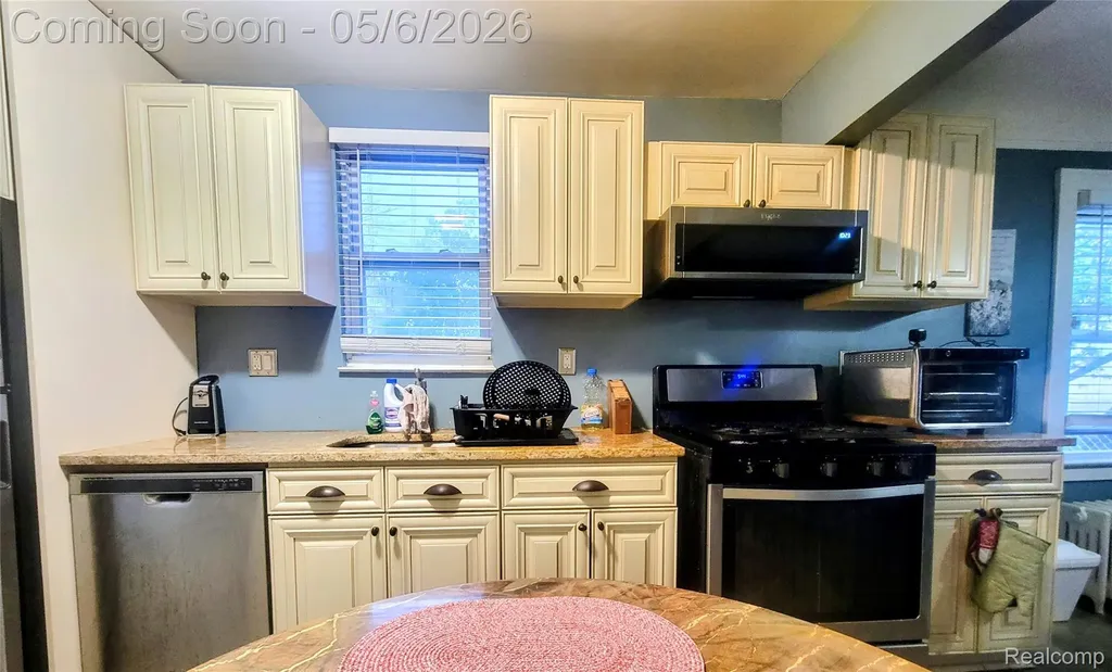 17134 Brady Redford Charter Township MI 48240
