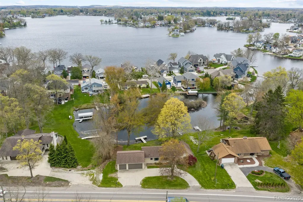 235 Indianwood Road Orion Charter Township MI 48362