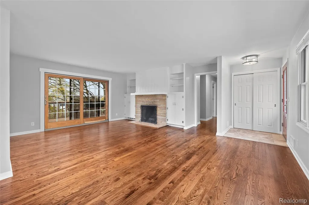 235 Indianwood Road Orion Charter Township MI 48362