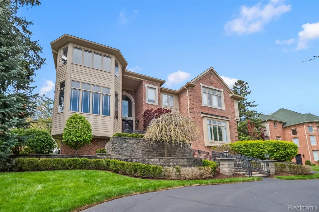 6608 Minnow Pond Drive West Bloomfield Charter Township MI 48322