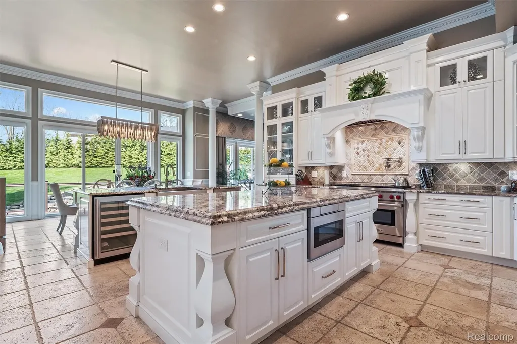 6608 Minnow Pond Drive West Bloomfield Charter Township MI 48322
