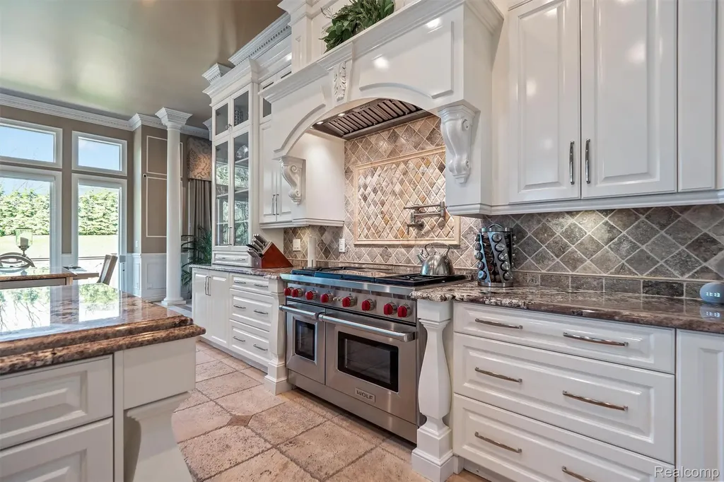 6608 Minnow Pond Drive West Bloomfield Charter Township MI 48322