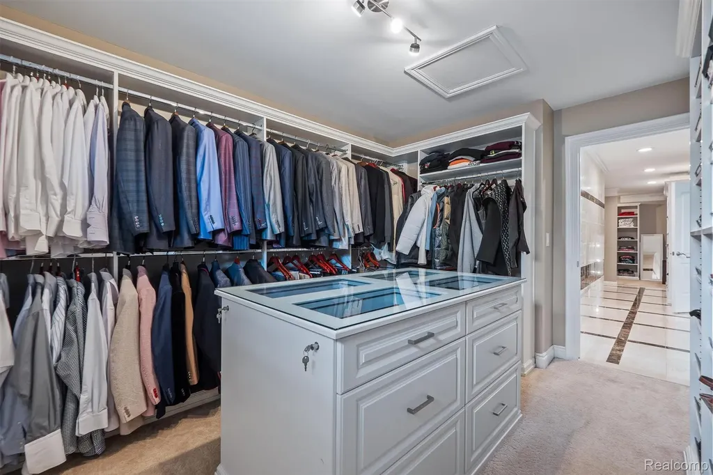 6608 Minnow Pond Drive West Bloomfield Charter Township MI 48322