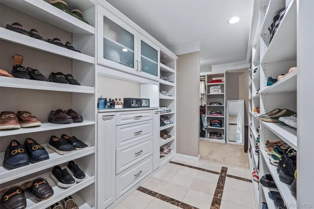 6608 Minnow Pond Drive West Bloomfield Charter Township MI 48322