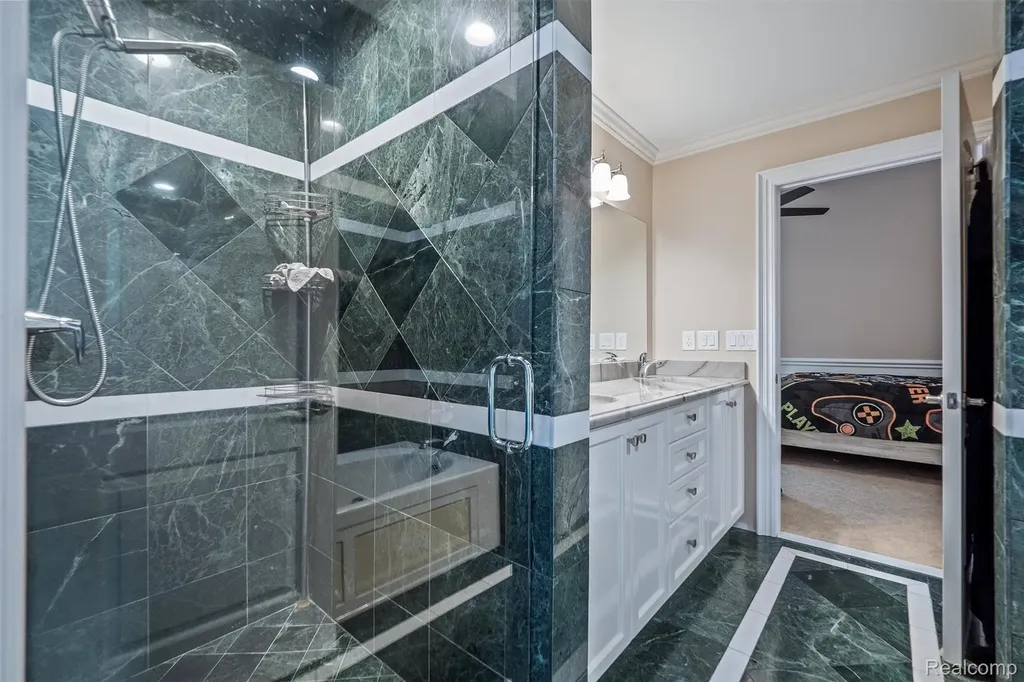 6608 Minnow Pond Drive West Bloomfield Charter Township MI 48322