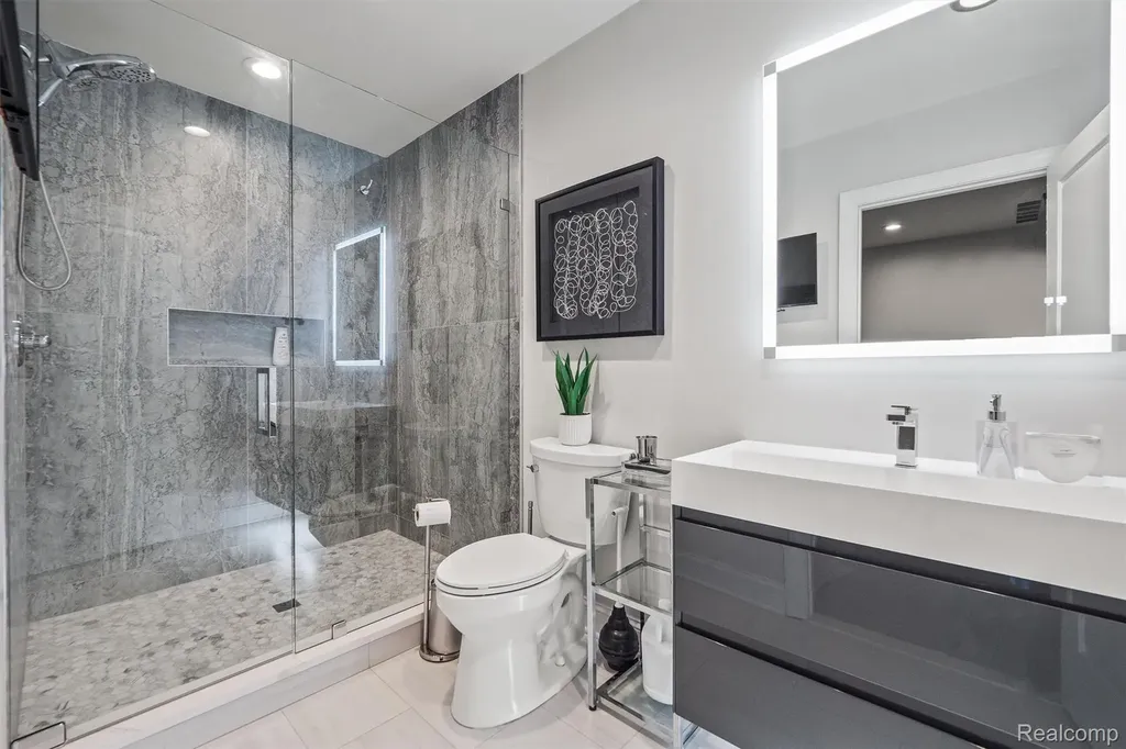 6608 Minnow Pond Drive West Bloomfield Charter Township MI 48322