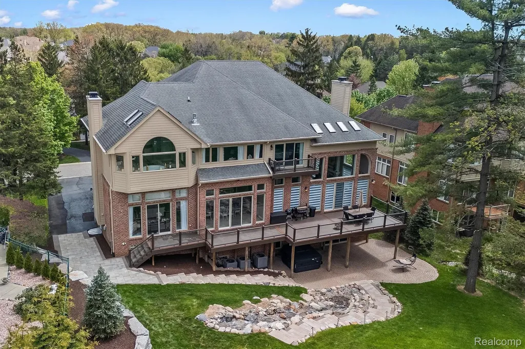 6608 Minnow Pond Drive West Bloomfield Charter Township MI 48322