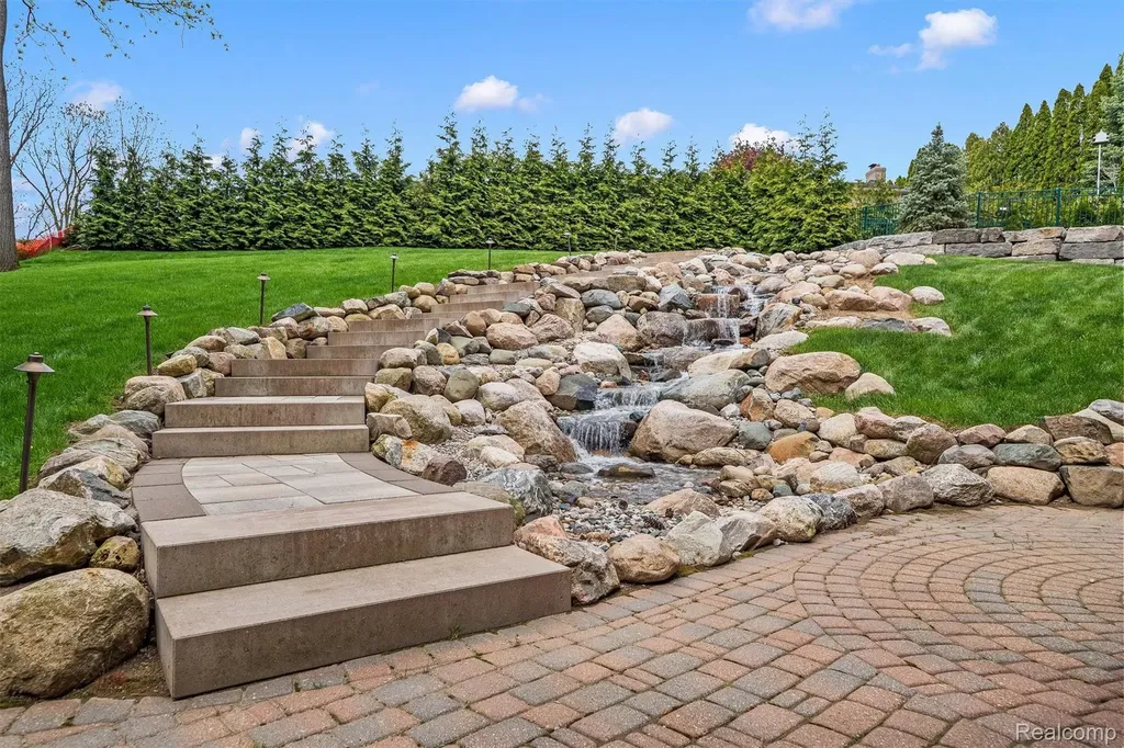 6608 Minnow Pond Drive West Bloomfield Charter Township MI 48322