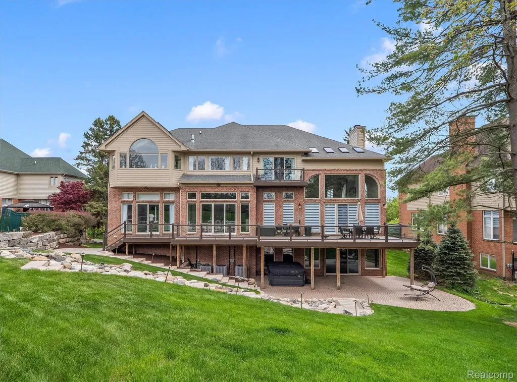6608 Minnow Pond Drive West Bloomfield Charter Township MI 48322