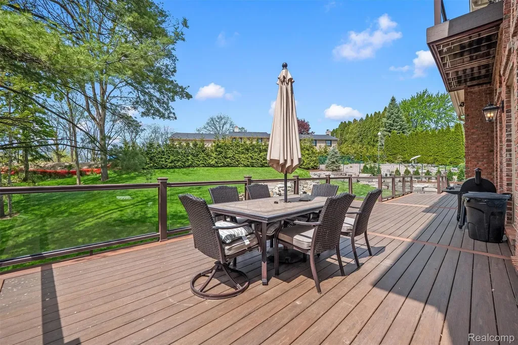 6608 Minnow Pond Drive West Bloomfield Charter Township MI 48322