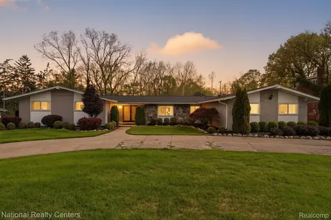 21730 Riverview Drive Beverly Hills Village MI 48025