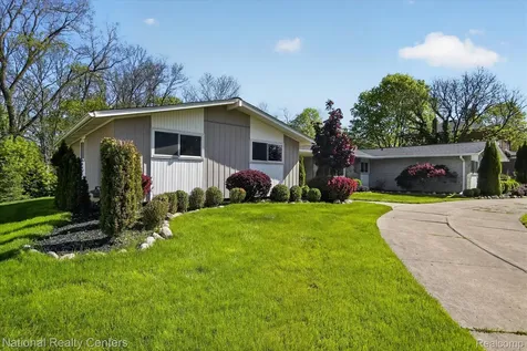21730 Riverview Drive Beverly Hills Village MI 48025