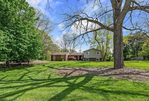 33429 Quaker Valley Road Farmington Hills City MI 48331