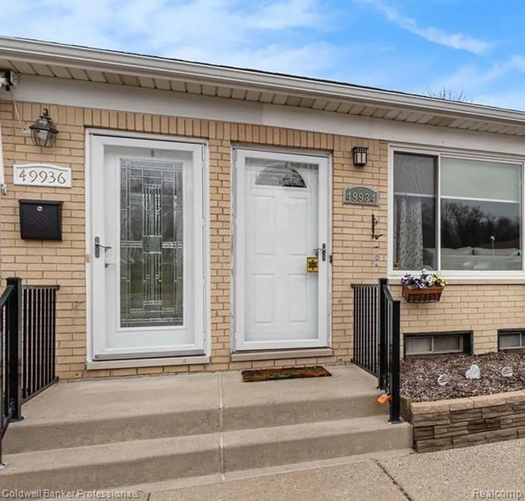 49936 Helfer Boulevard W Wixom City MI 48393