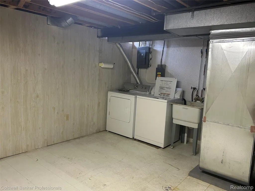 49936 Helfer Boulevard W Wixom City MI 48393