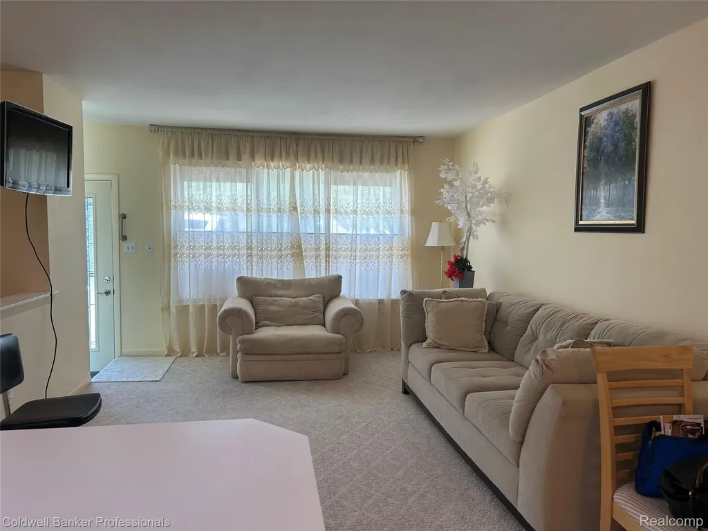 49936 Helfer Boulevard W Wixom City MI 48393