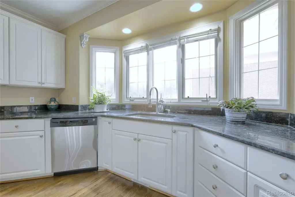 2007 Mapleridge Road Rochester Hills City MI 48309