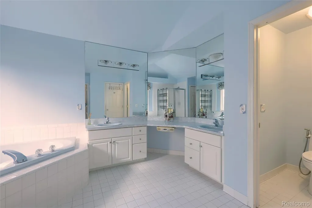 2007 Mapleridge Road Rochester Hills City MI 48309