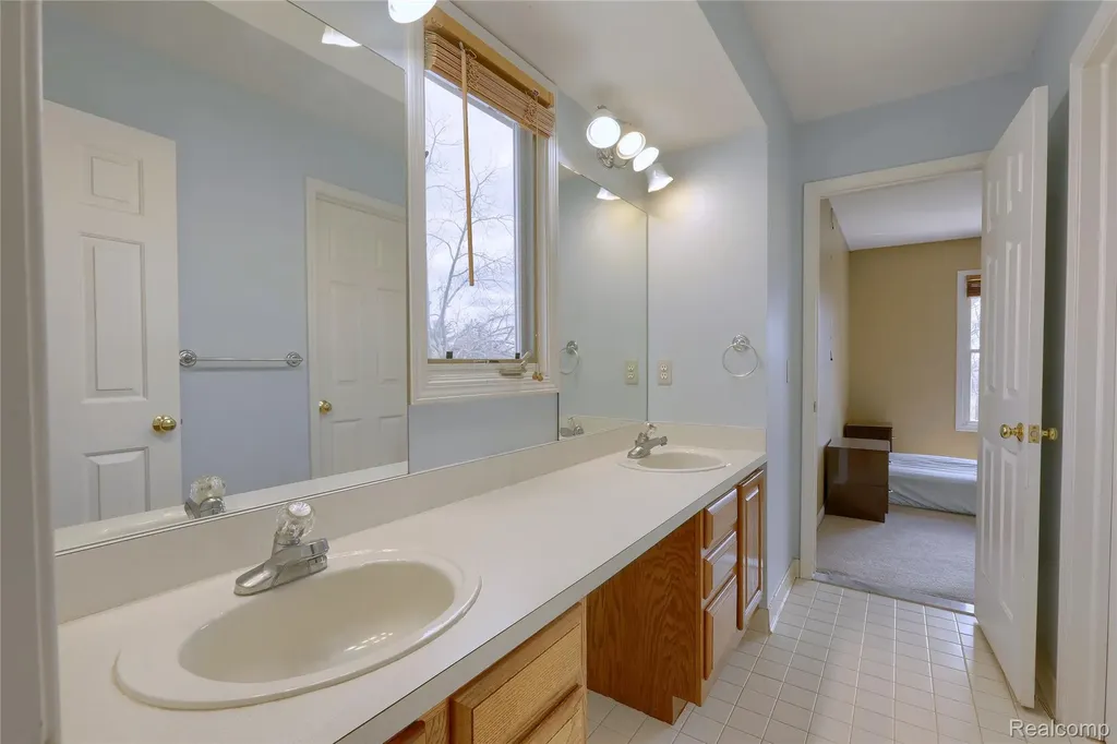 2007 Mapleridge Road Rochester Hills City MI 48309