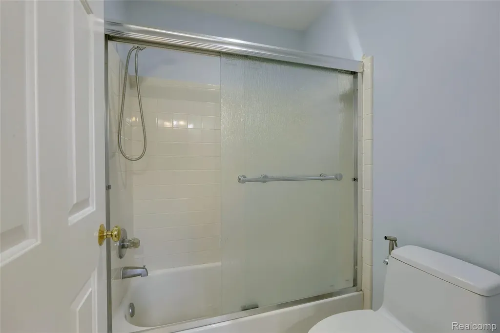 2007 Mapleridge Road Rochester Hills City MI 48309