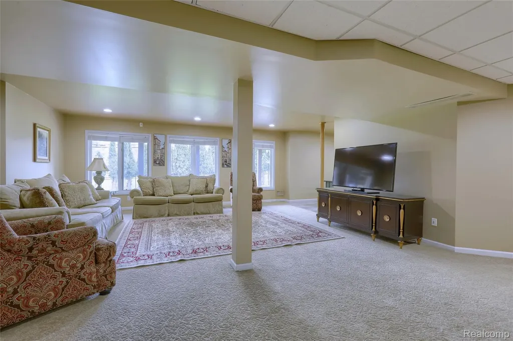 2007 Mapleridge Road Rochester Hills City MI 48309