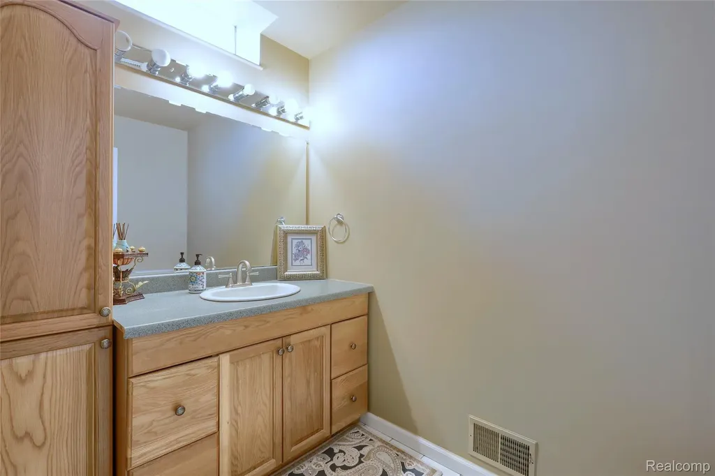 2007 Mapleridge Road Rochester Hills City MI 48309