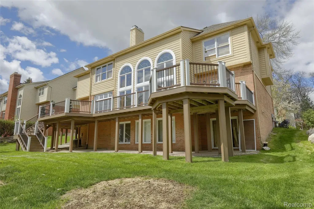 2007 Mapleridge Road Rochester Hills City MI 48309