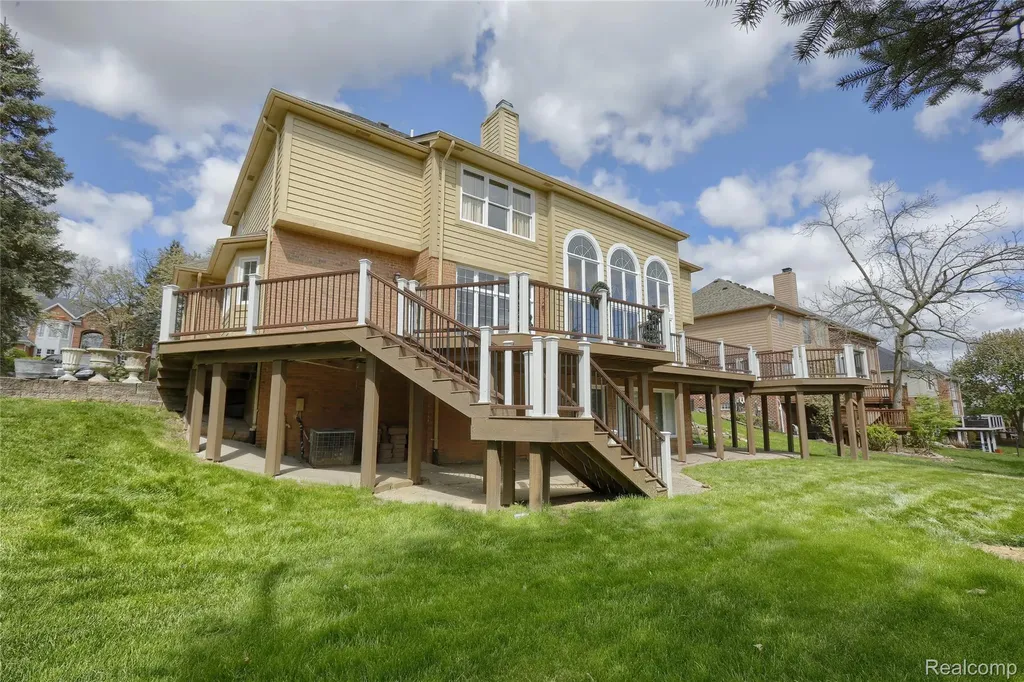 2007 Mapleridge Road Rochester Hills City MI 48309
