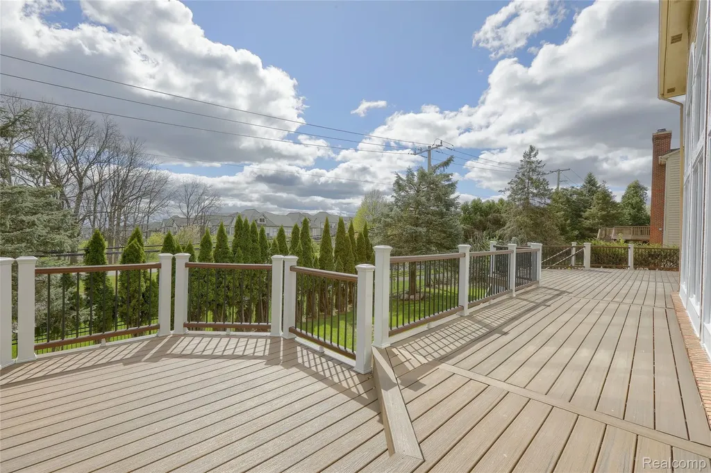 2007 Mapleridge Road Rochester Hills City MI 48309