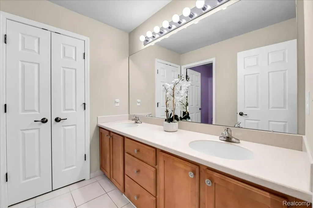 3881 High Grove Way Orion Charter Township MI 48360