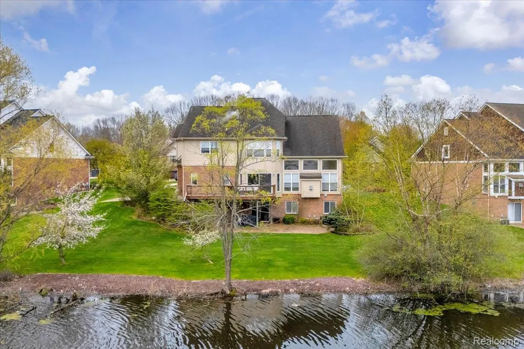 3881 High Grove Way Orion Charter Township MI 48360